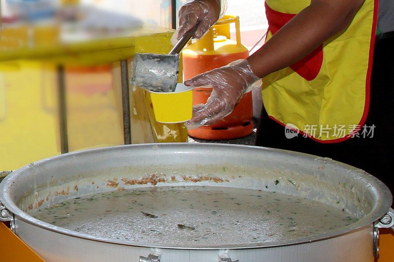 “Bubur Lambuk”(马来西亚香料粥)在斋月期间